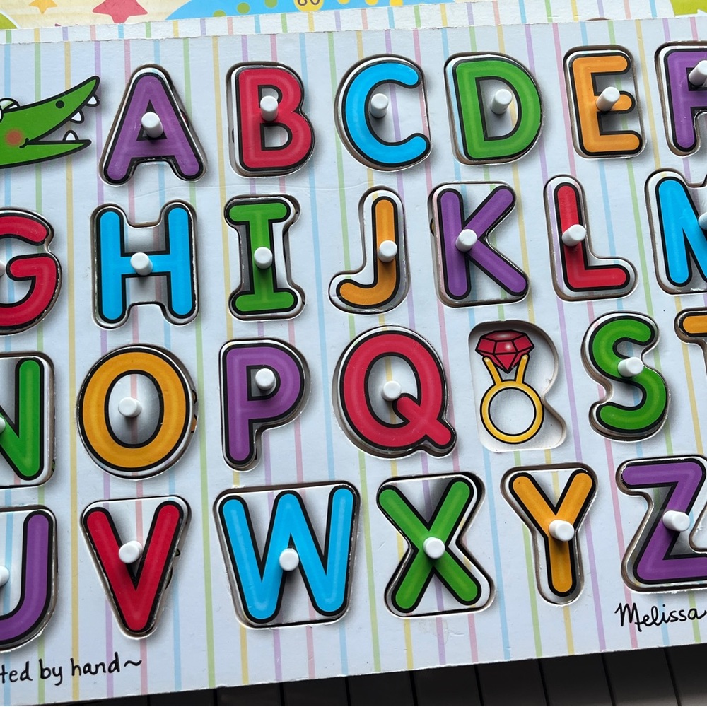 Children learning puzzles - Picture 6 of 12
